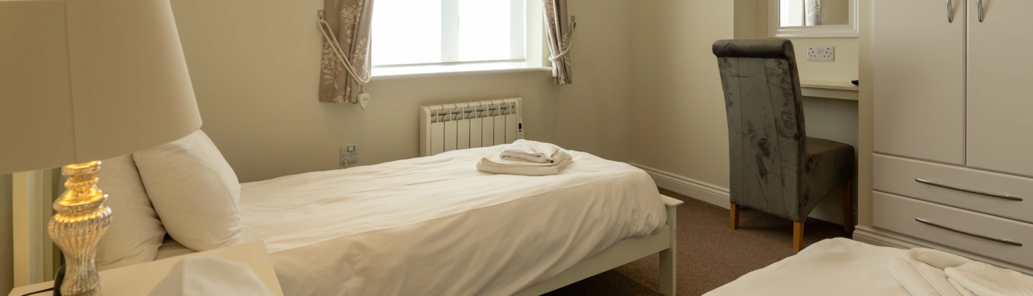 Twin bedroom